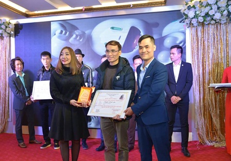Sơn Huyền giành danh hiệu Nhà Sư Phạm Trọn Đời Ngành Tóc Việt Nam